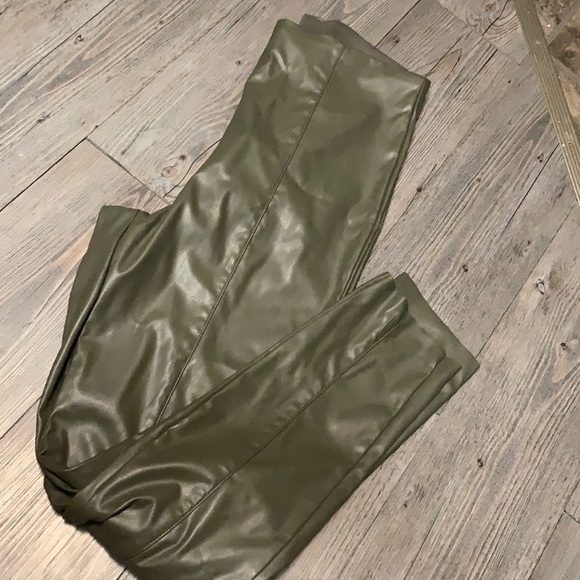 H &M Olive Green Pleather pant. Size 8 - Picture 1 of 7